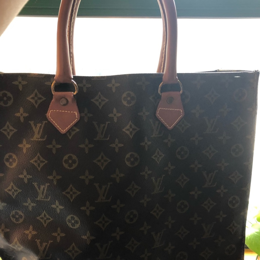 AUTHENTIC Louis Vuitton shopper tote